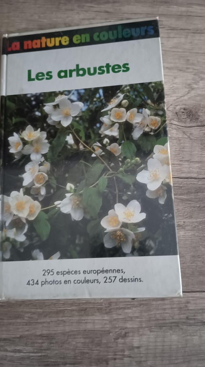 Les arbustes. la nature en couleurs