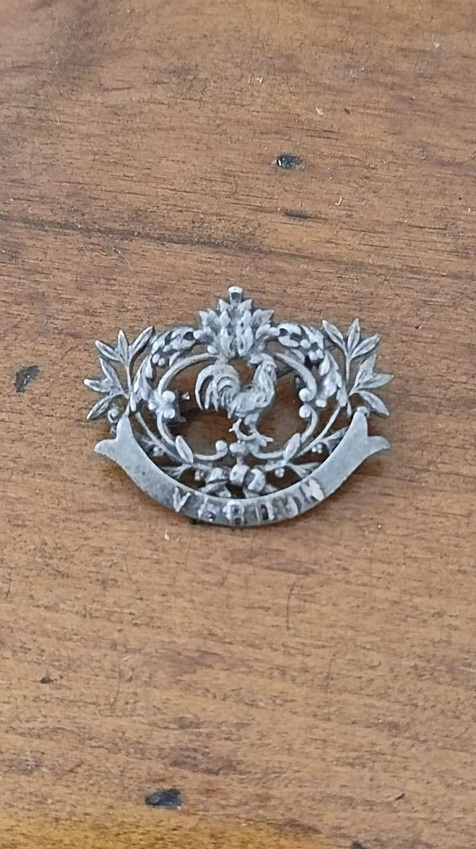 Épinglette, le coq et Verdun