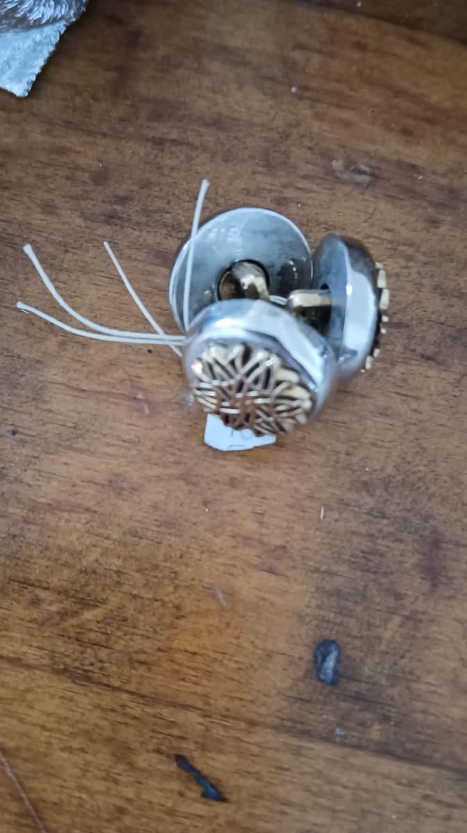 lot de 3 petits boutons filigrane doré. vintage