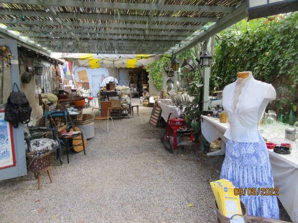 Boutique brocante de Lauris dans le Vaucluse — intérieur 3