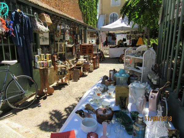 Boutique brocante de Lauris dans le Vaucluse — intérieur 2