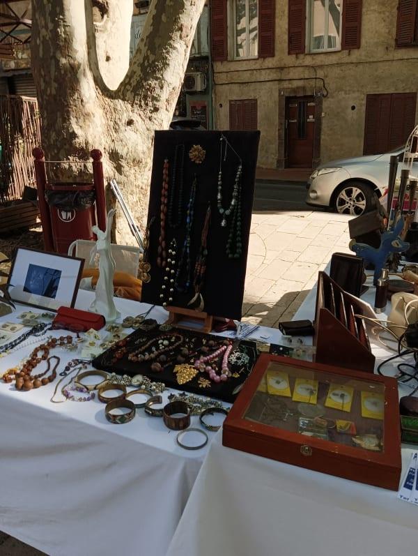 Bijoux anciens et vintage de brocante
